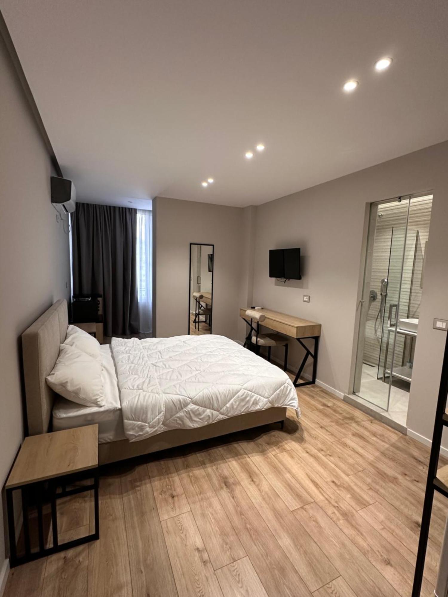 Amazon 8 Guesthouse Tirana Kültér fotó