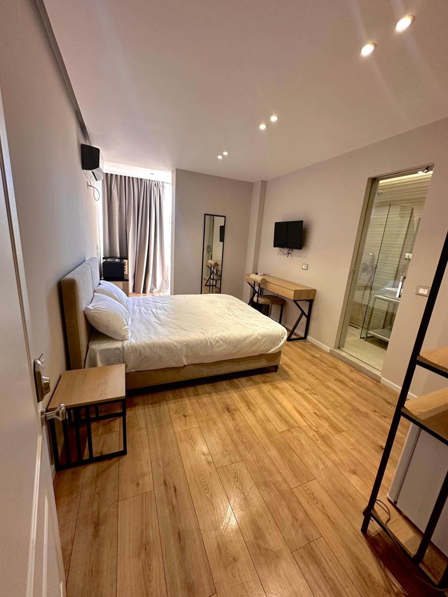 Amazon 8 Guesthouse Tirana Kültér fotó