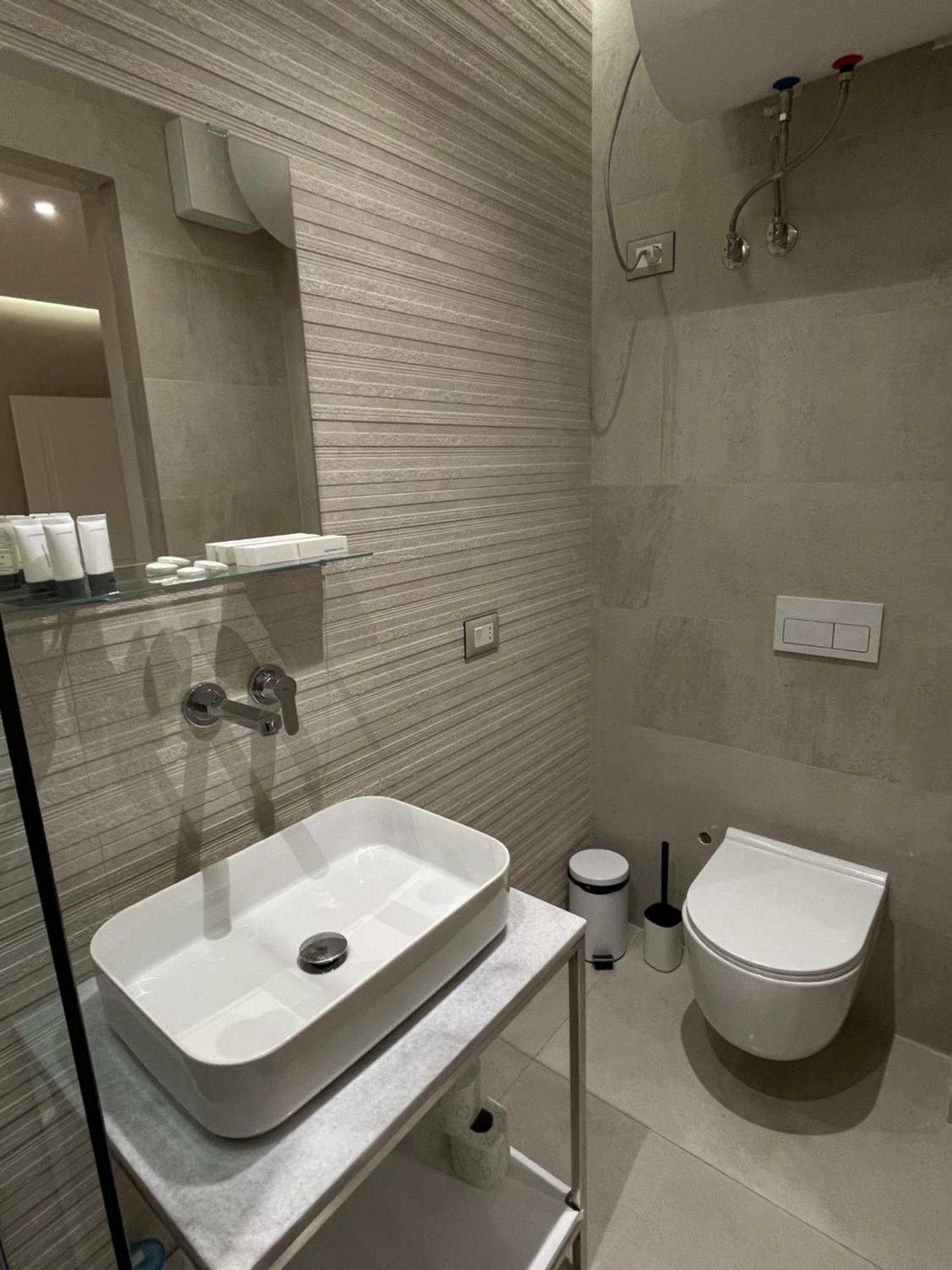 Amazon 8 Guesthouse Tirana Kültér fotó